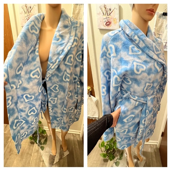 Ladies Yikes one size blue heart print robe - Picture 3 of 16